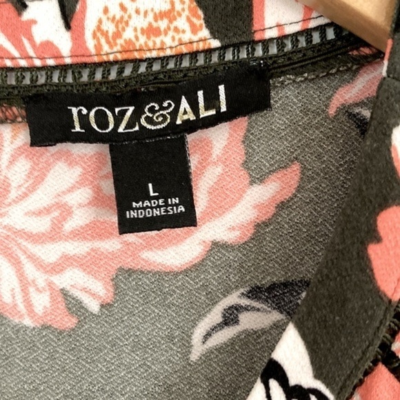 ROZ &‎ ALI AVOCADO GREEN  AND PEACH FLORAL TOP SIZE Large - Picture 3 of 6